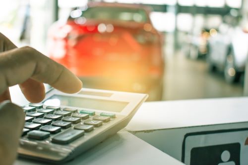 מה קובע את גובה הריבית בהלוואות מימון לרכב ואיך ניתן להקטין אותה?